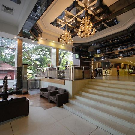 The South Park Hotel Thiruvananthapuram Kültér fotó