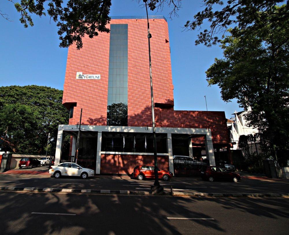 The South Park Hotel Thiruvananthapuram Kültér fotó