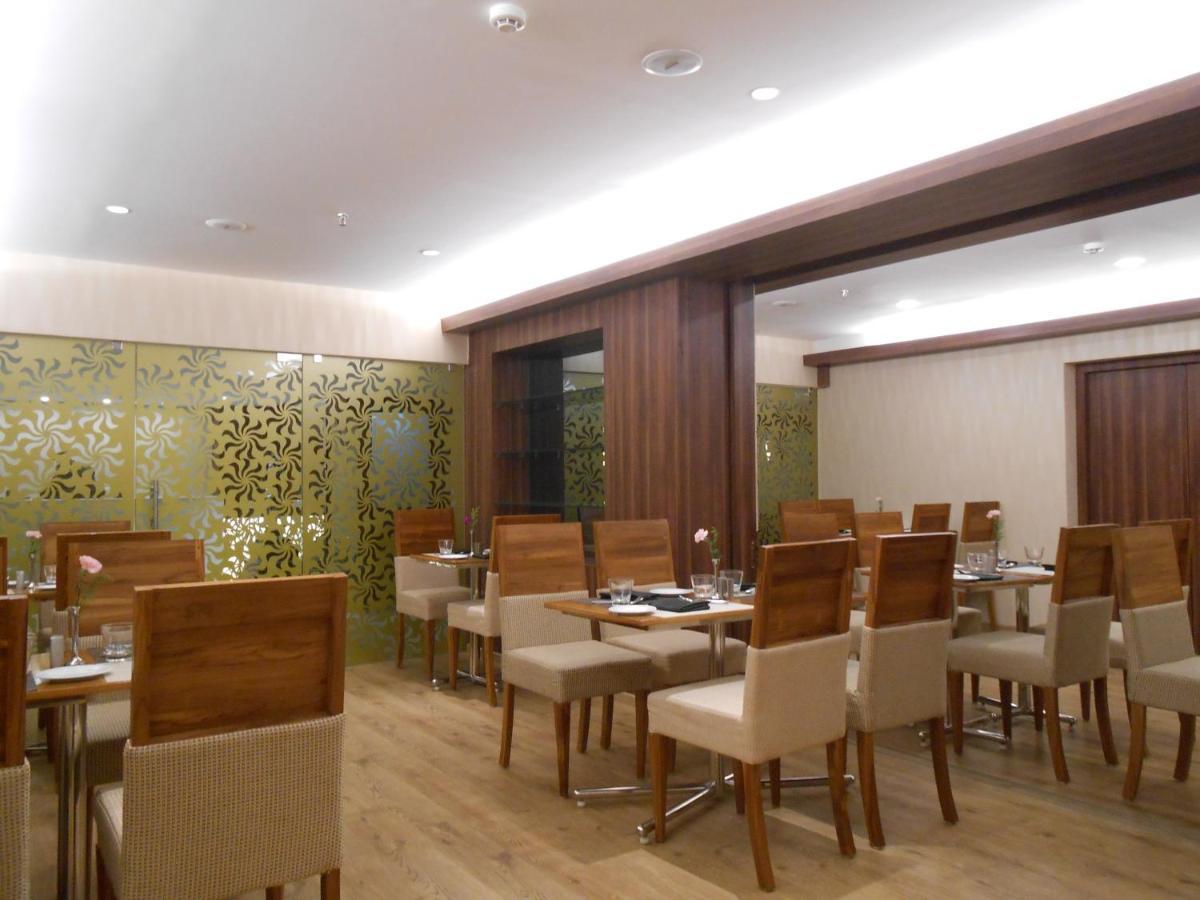 The South Park Hotel Thiruvananthapuram Kültér fotó