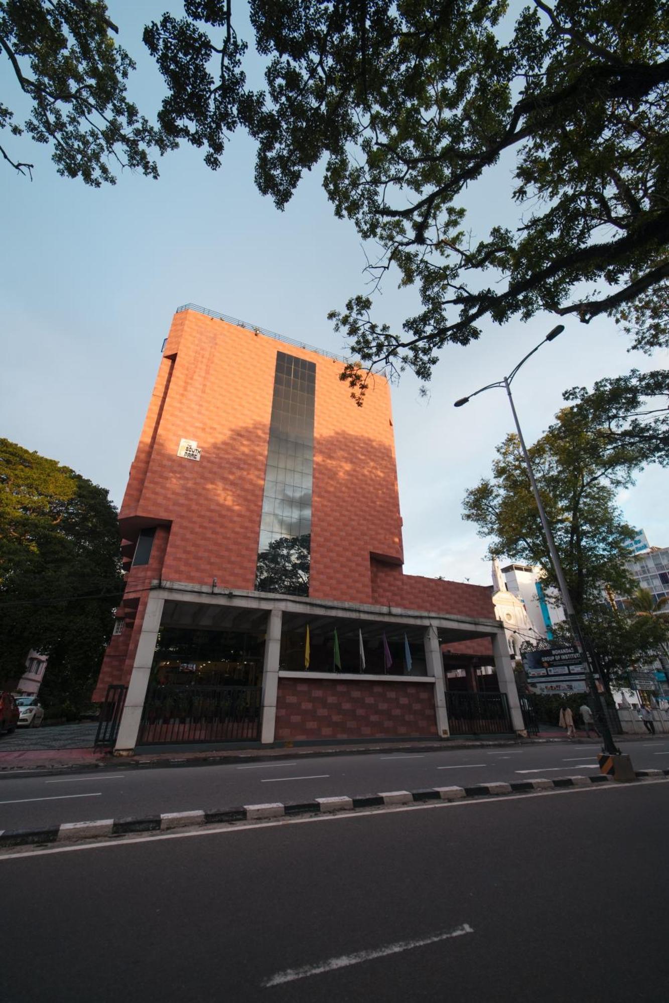 The South Park Hotel Thiruvananthapuram Kültér fotó