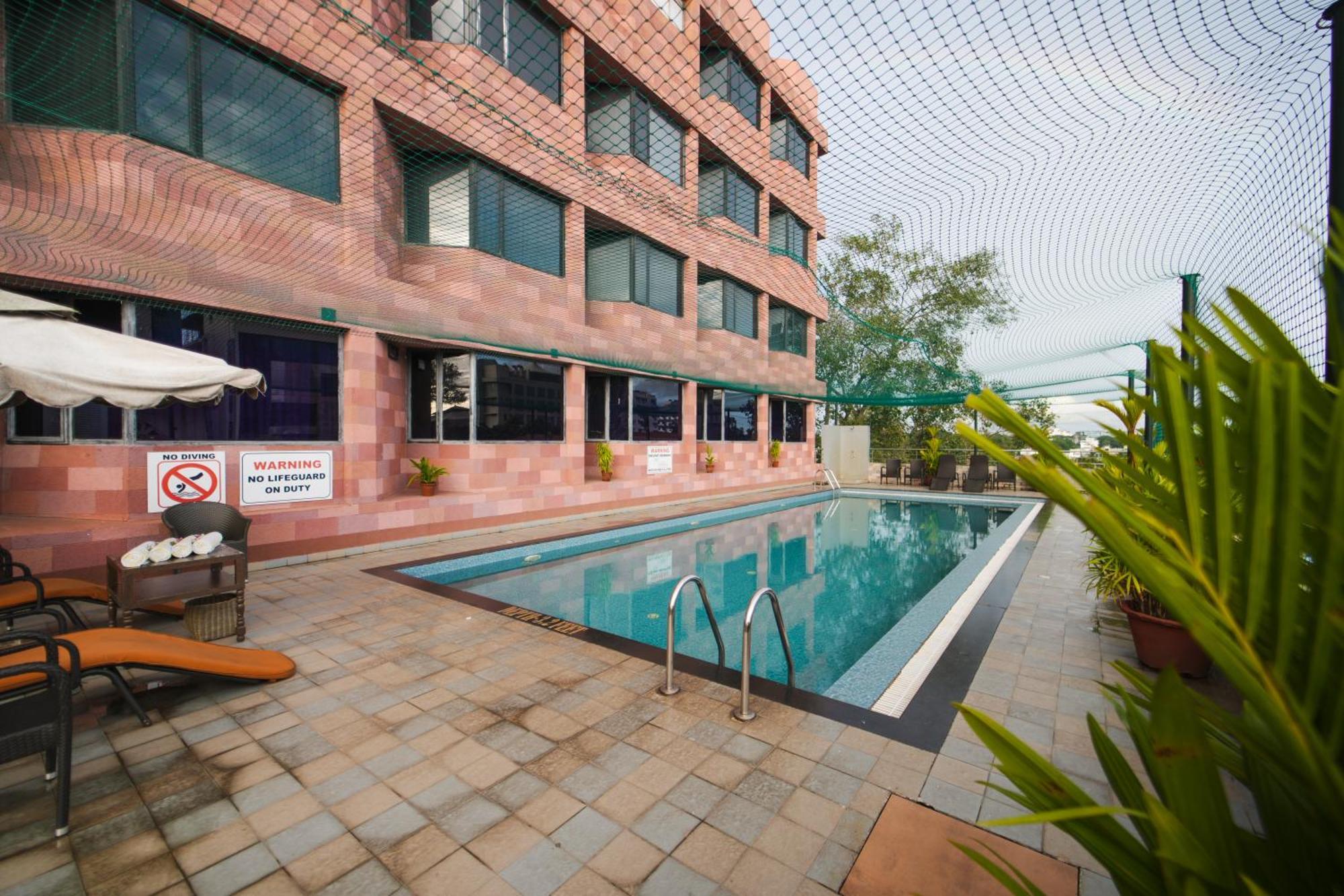 The South Park Hotel Thiruvananthapuram Kültér fotó