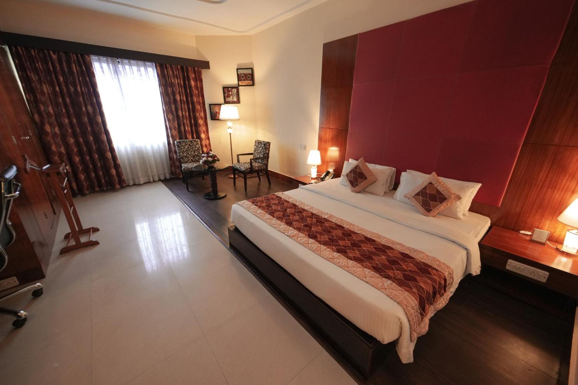 The South Park Hotel Thiruvananthapuram Kültér fotó