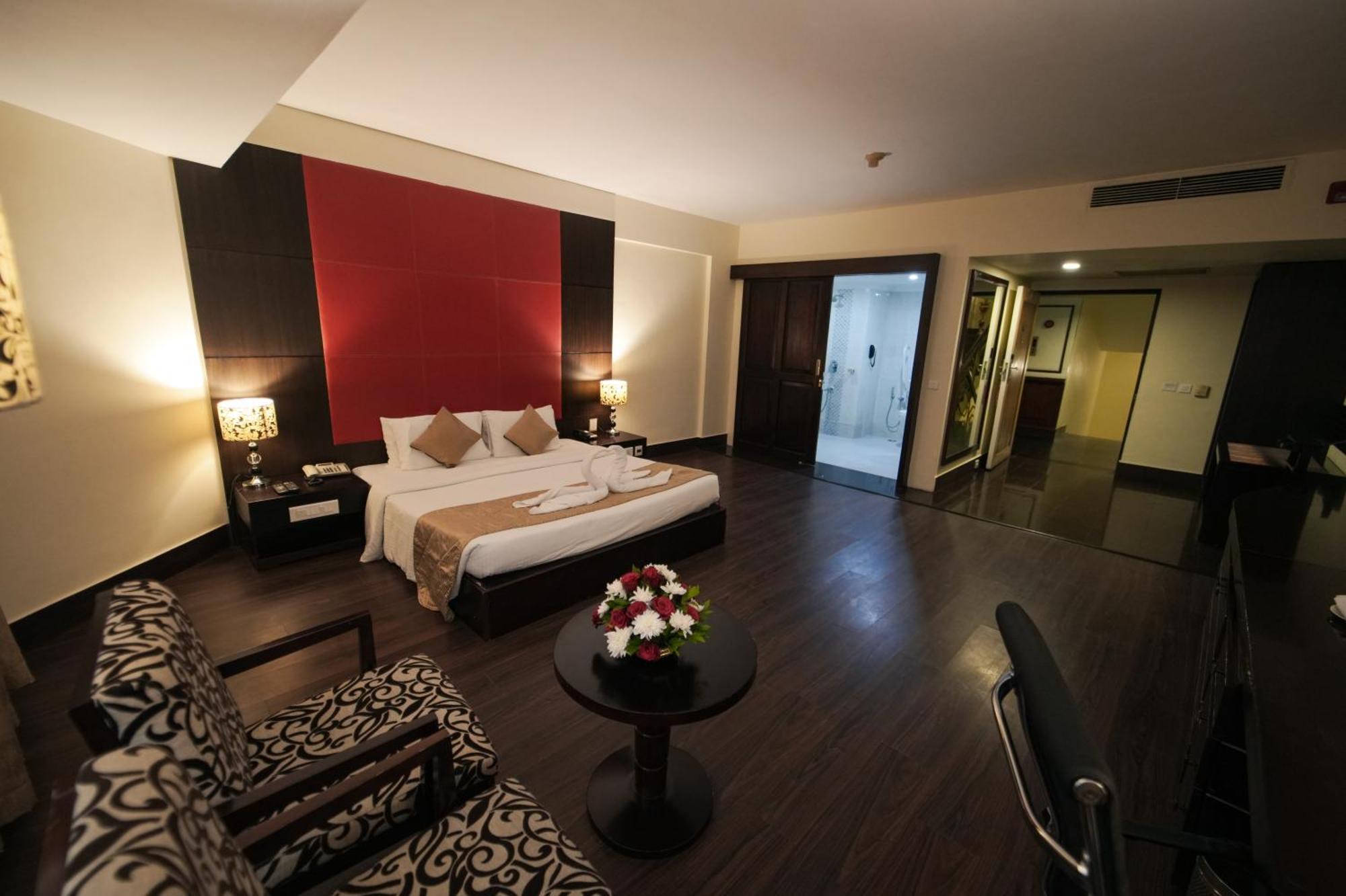 The South Park Hotel Thiruvananthapuram Kültér fotó