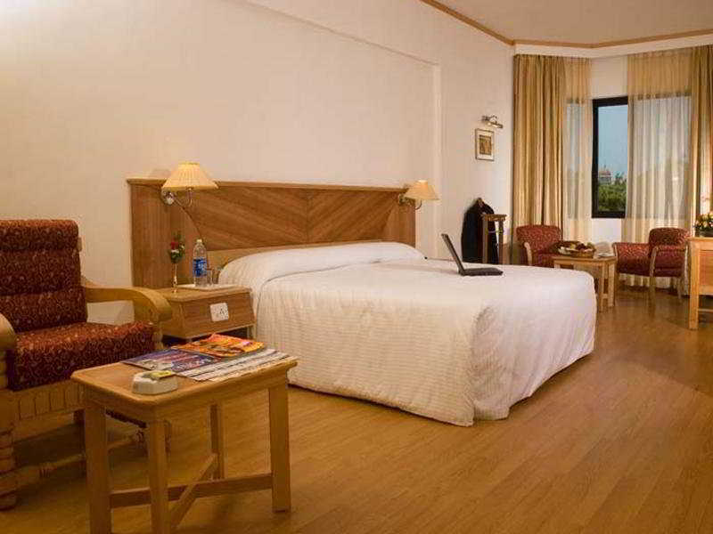 The South Park Hotel Thiruvananthapuram Kültér fotó