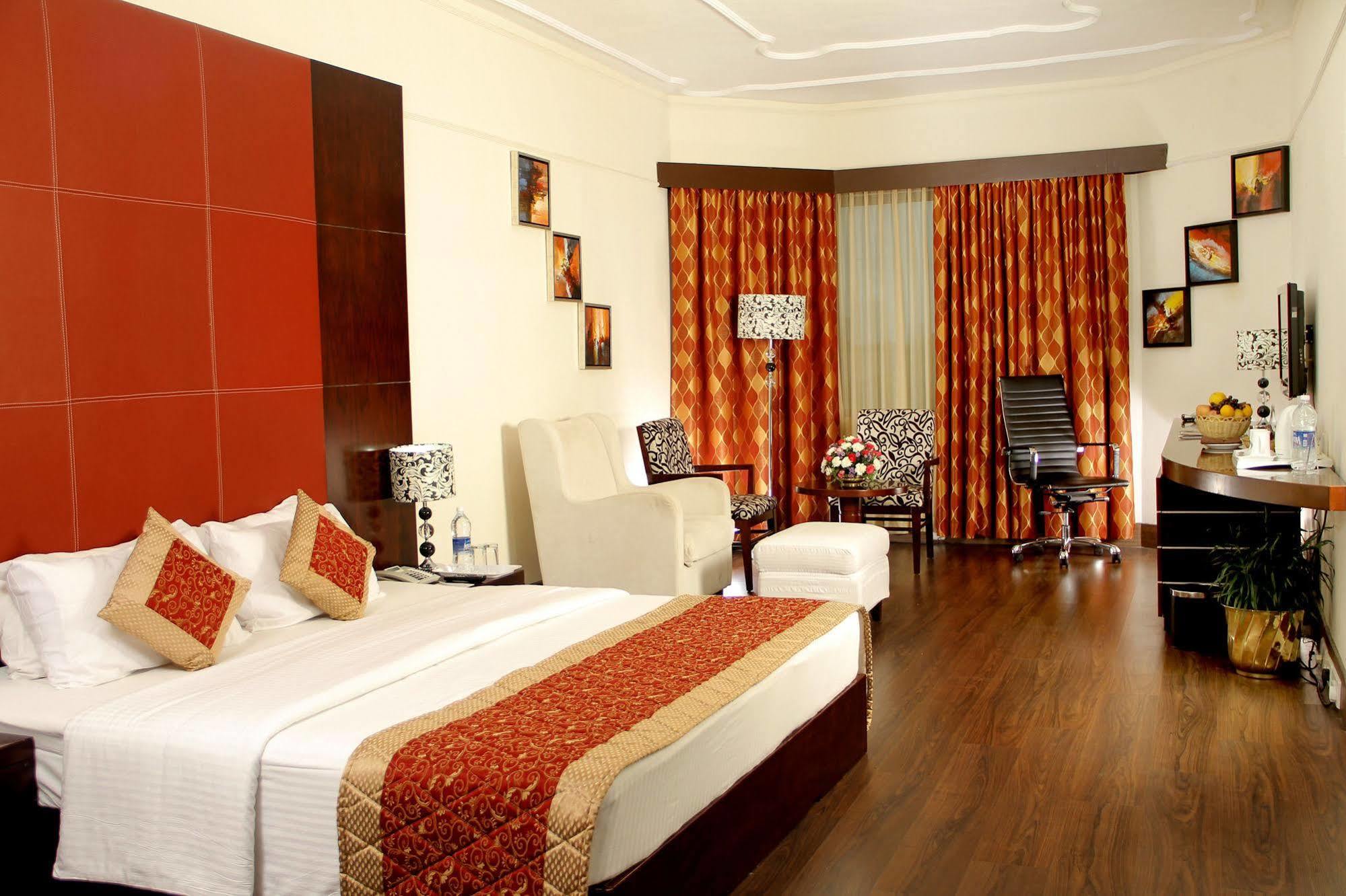 The South Park Hotel Thiruvananthapuram Kültér fotó