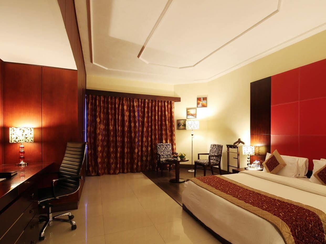 The South Park Hotel Thiruvananthapuram Kültér fotó
