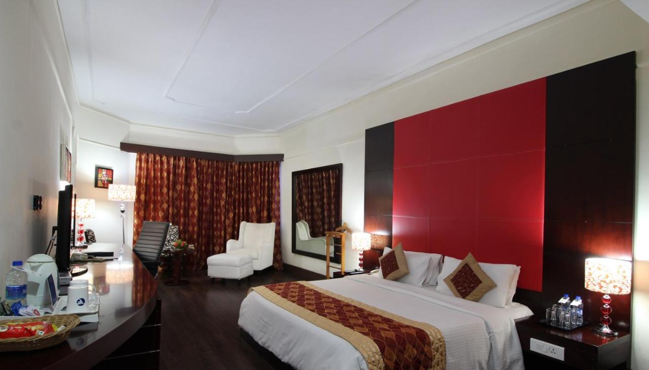 The South Park Hotel Thiruvananthapuram Kültér fotó