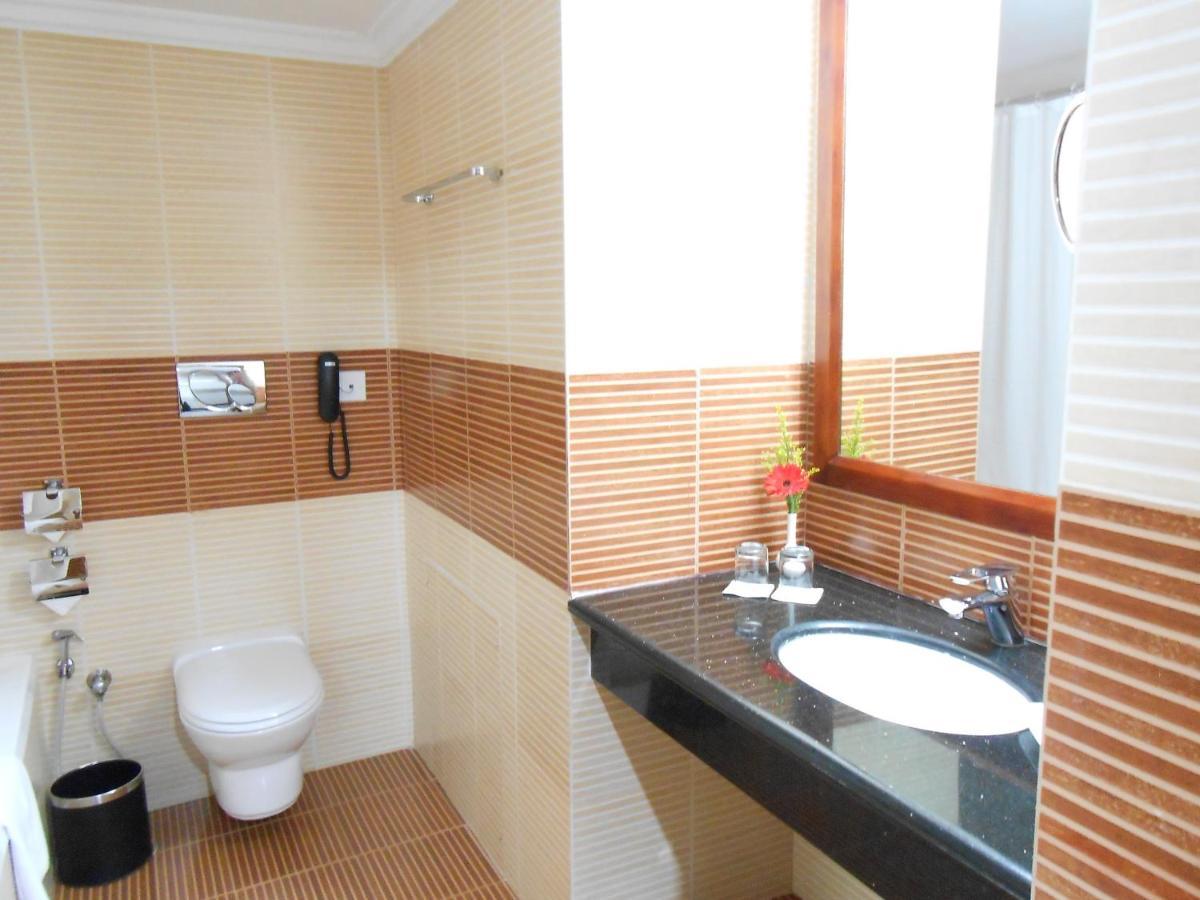 The South Park Hotel Thiruvananthapuram Kültér fotó