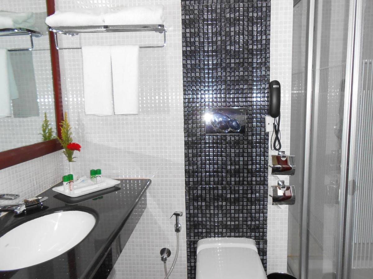 The South Park Hotel Thiruvananthapuram Kültér fotó