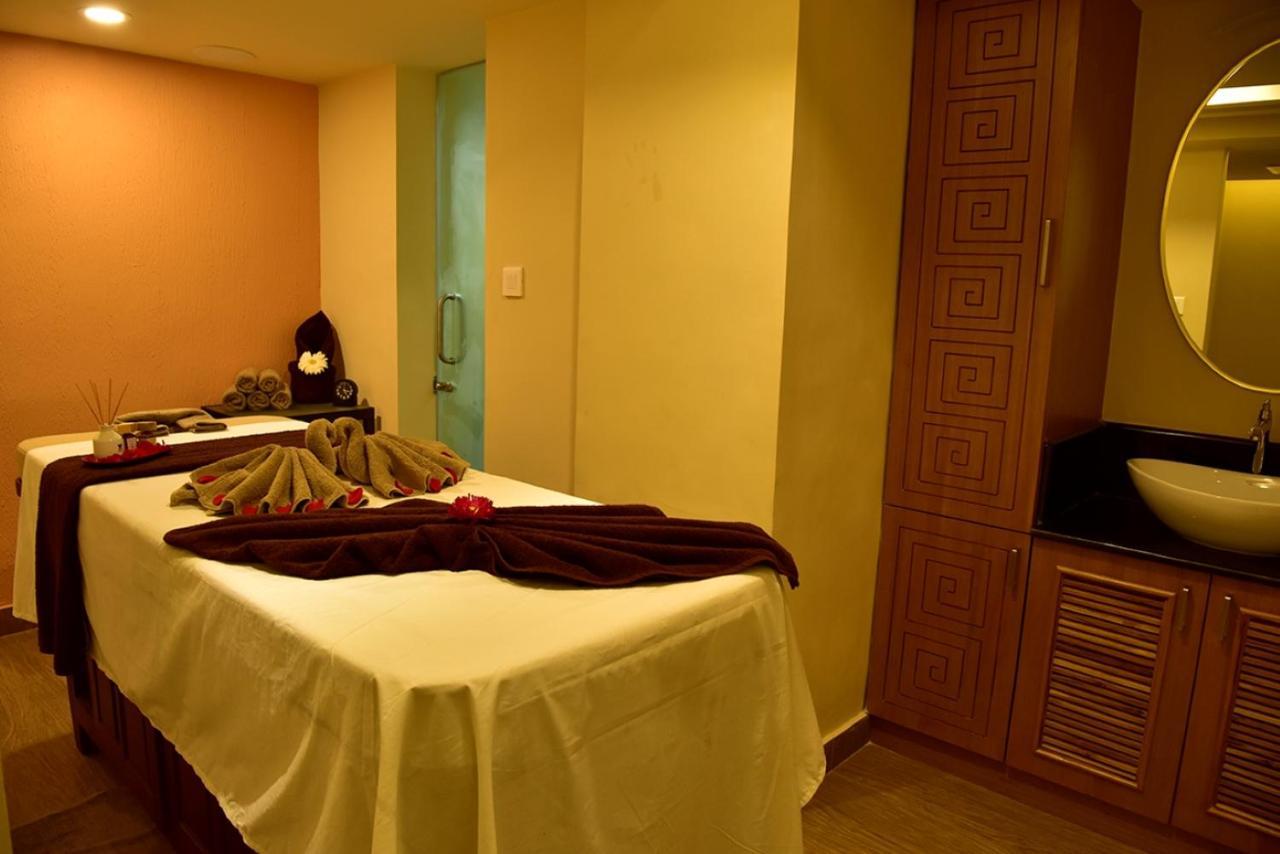 The South Park Hotel Thiruvananthapuram Kültér fotó